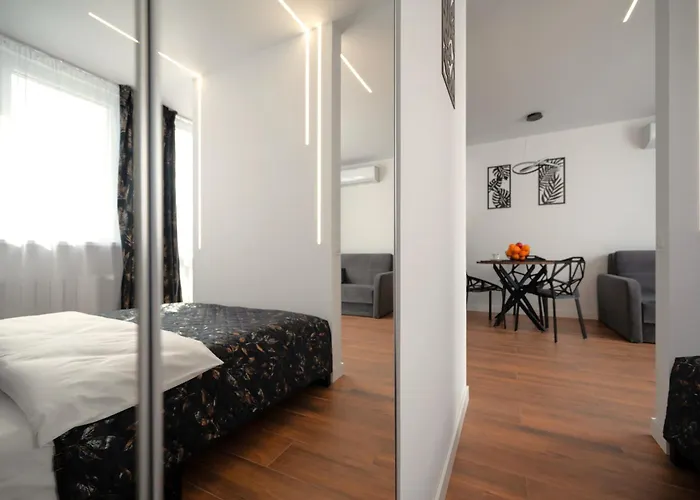City Center Grzybowska, Next To Warsaw\'S Business District, Metro Onz & Westin Hotel By Warsawskyline Apartments