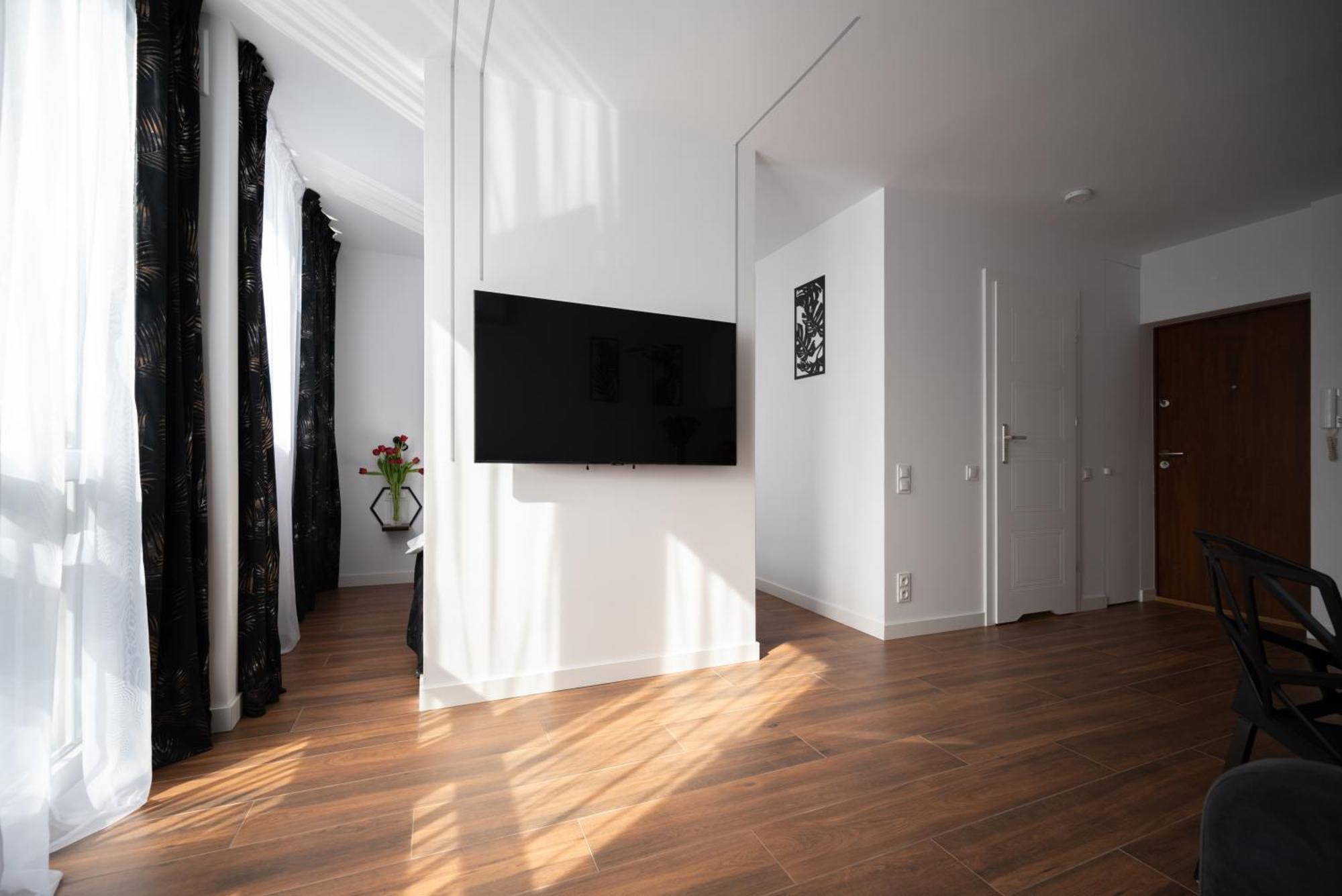 Apartment Center Grzybowska, Next To Warsaw's Business District, Metro Onz & Westin By Warsawskyline